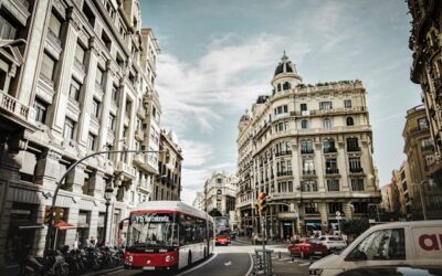 Calle Verdi: Un Eje Comercial de Diversidad y Actividad Local en Barcelona